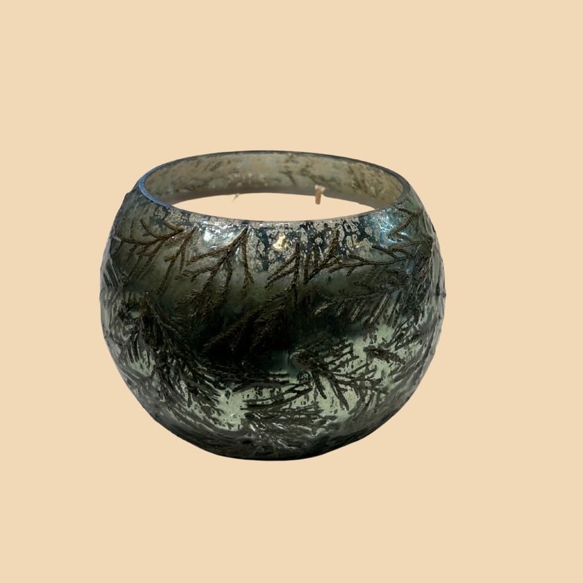Evergreen Glow Candle – Nature Inspired Green Leaf Candle for Cozy Spaces