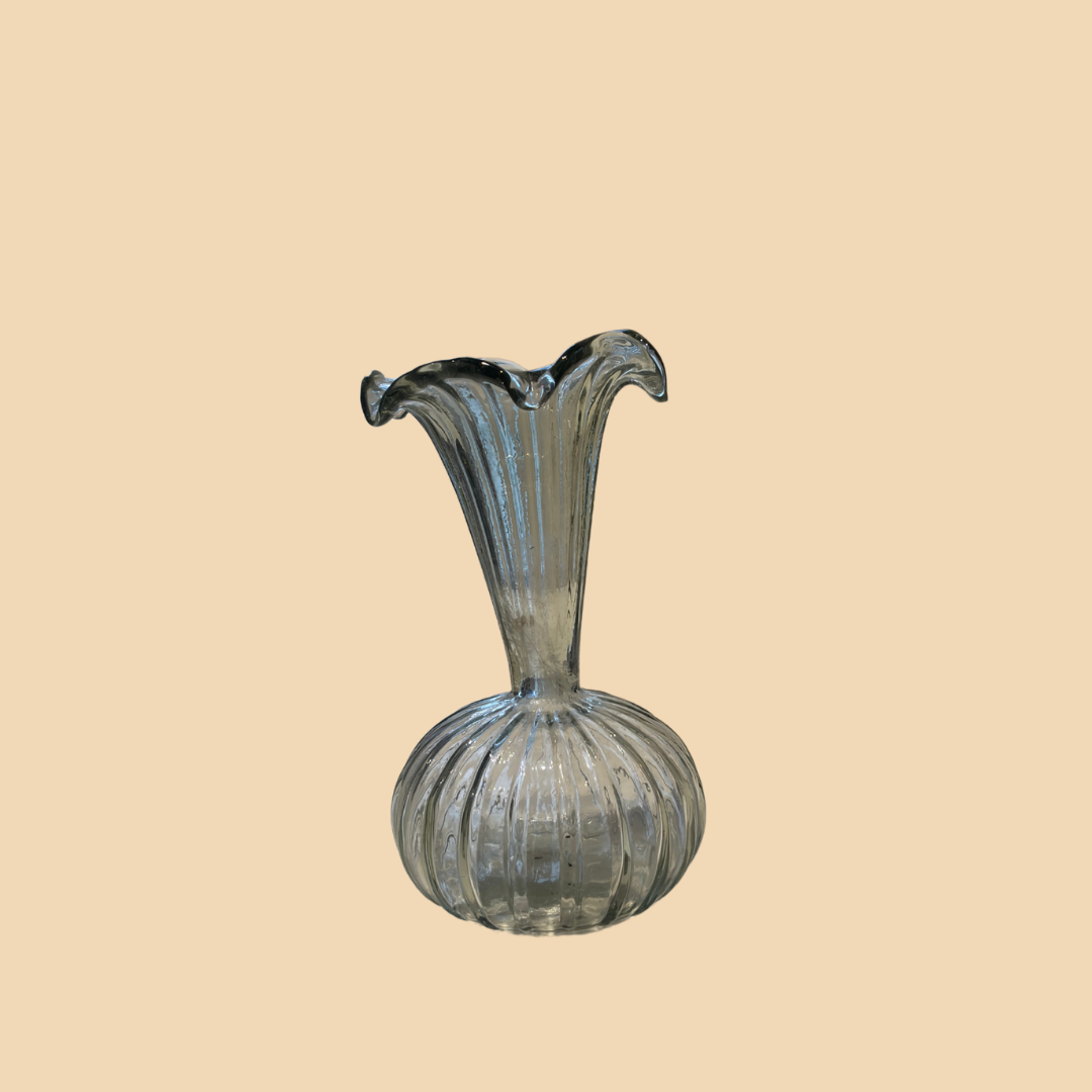 Vintage Fluted Glass Vase – Elegant Transparent Centerpiece