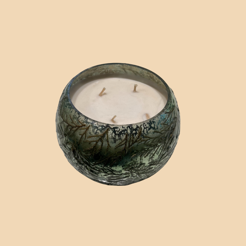 Evergreen Glow Candle – Nature Inspired Green Leaf Candle for Cozy Spaces